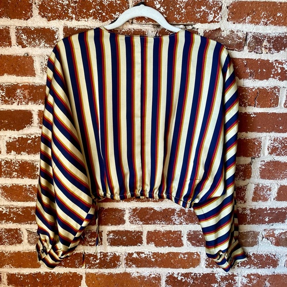 Forever 21 contemporary striped crop top - Picture 9 of 9